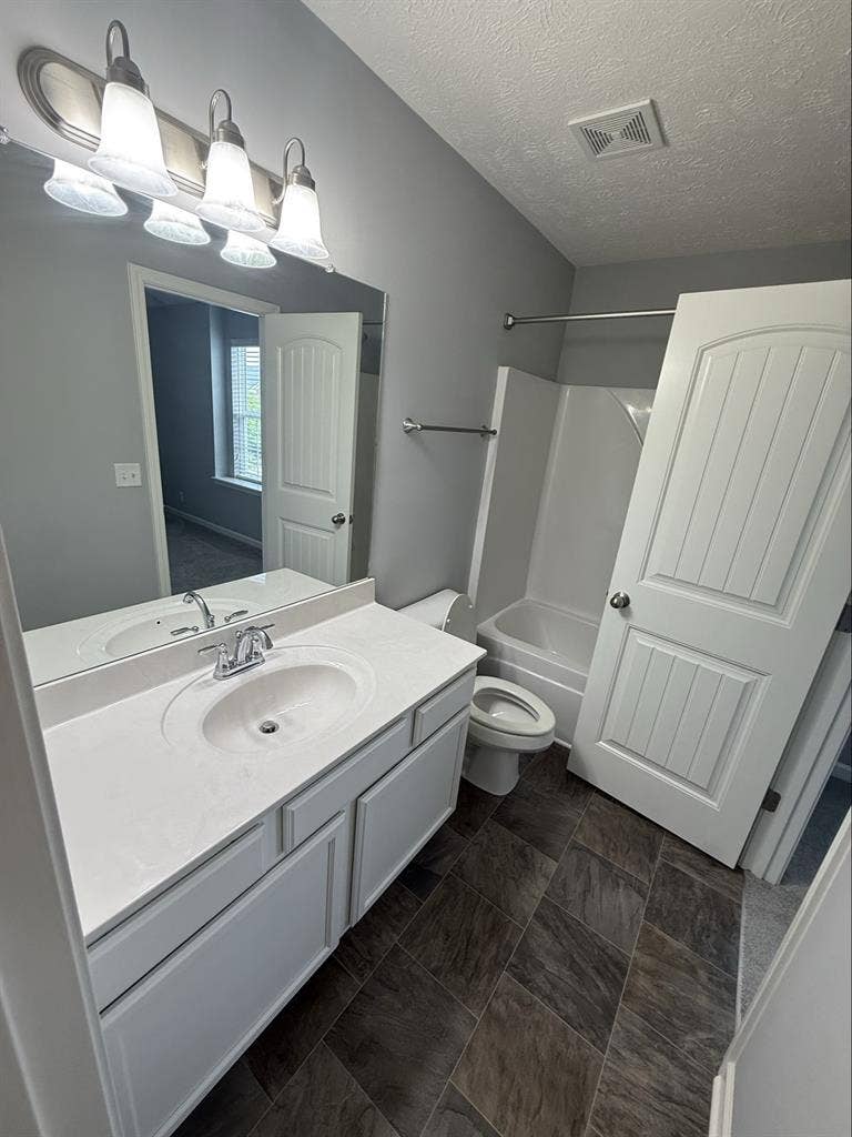 Looking for a female roomate