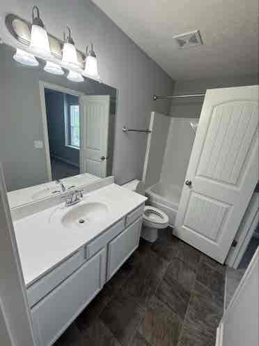 Looking for a female roomate