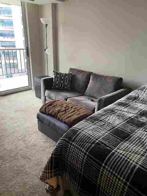 Available room w private bathroom