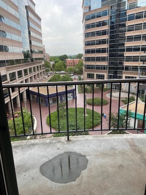 Available room w private bathroom