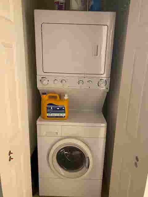 Available room w private bathroom