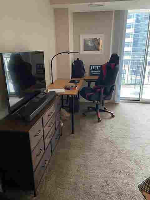 Available room w private bathroom