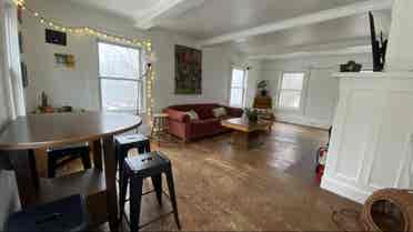 4BR Farmhouse w/ Utilities Incl.