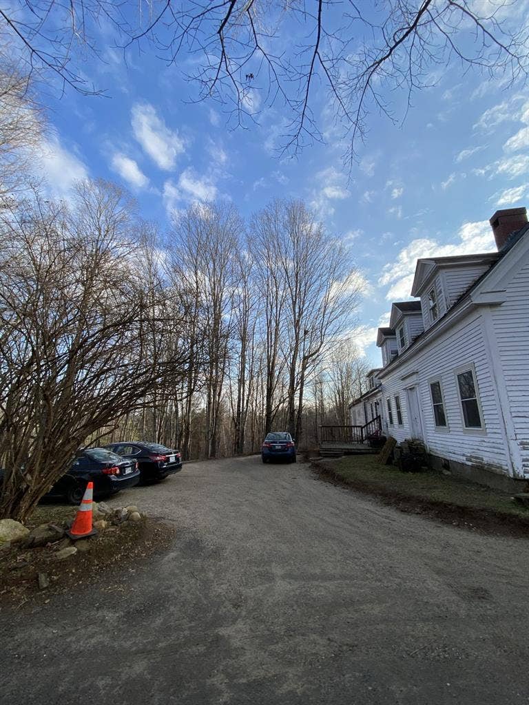 4BR Farmhouse w/ Utilities Incl.
