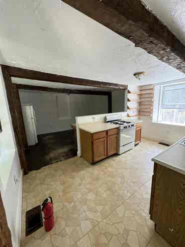 4BR Farmhouse w/ Utilities Incl.