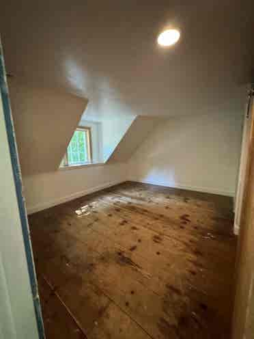 4BR Farmhouse w/ Utilities Incl.