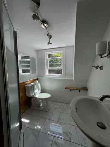 4BR Farmhouse w/ Utilities Incl.