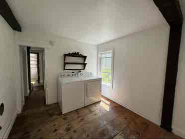 4BR Farmhouse w/ Utilities Incl.