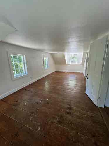 4BR Farmhouse w/ Utilities Incl.