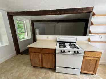 4BR Farmhouse w/ Utilities Incl.