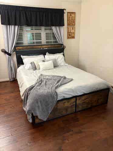 Single Room w/ Private Bath