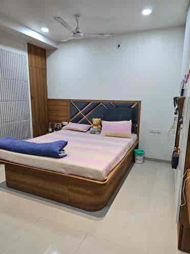 1 RK: For Female flatmate only