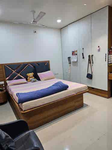 1 RK: For Female flatmate only