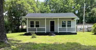 Large backyard 3 bedroom house
