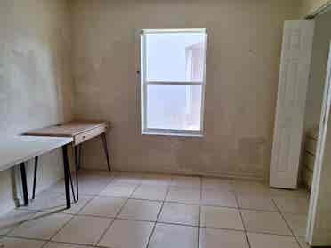 Single Room for rent in WPB!