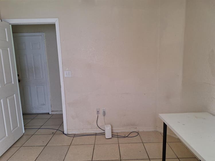 Single Room for rent in WPB!