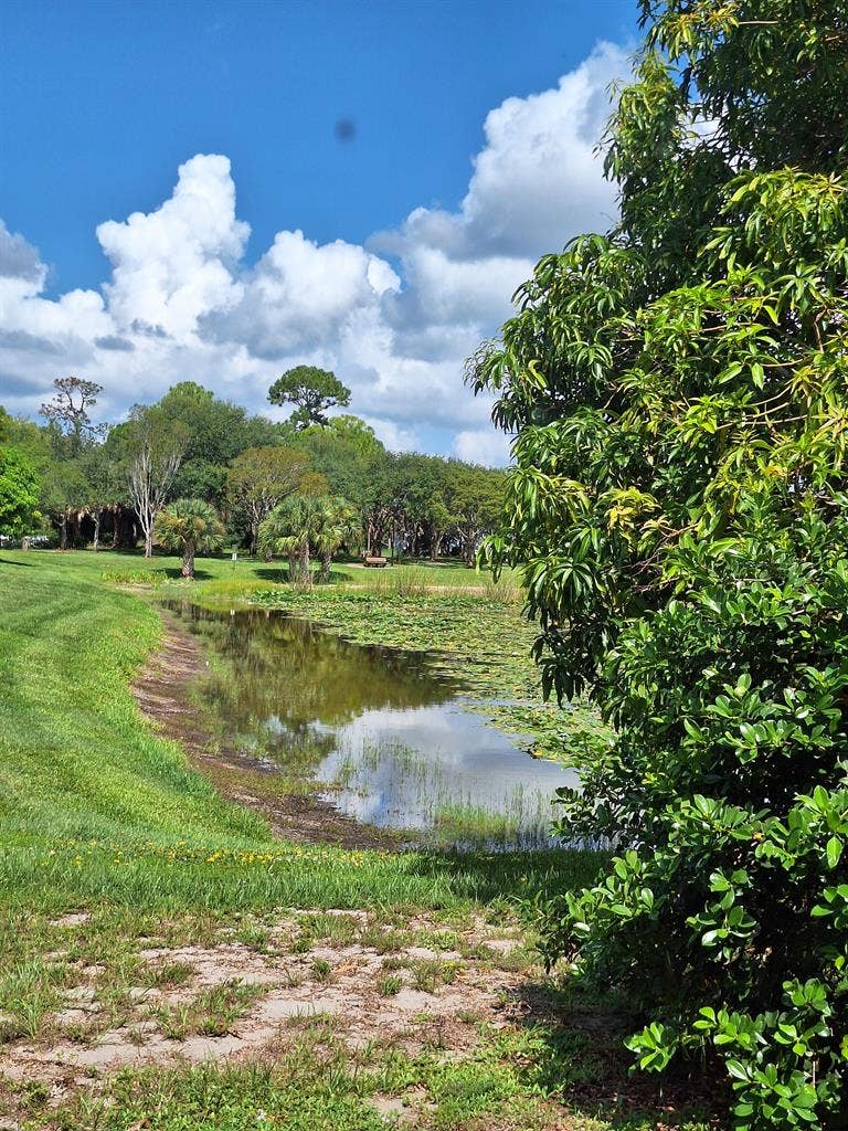 Single Room for rent in WPB!