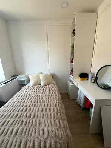 😍 Room in Midtown South 😍