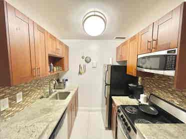 😍 Room in Midtown South 😍