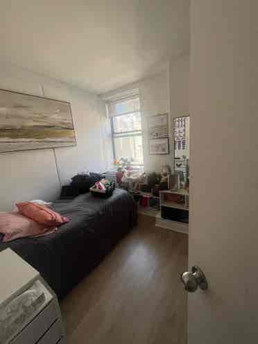 😍 Room in Midtown South 😍