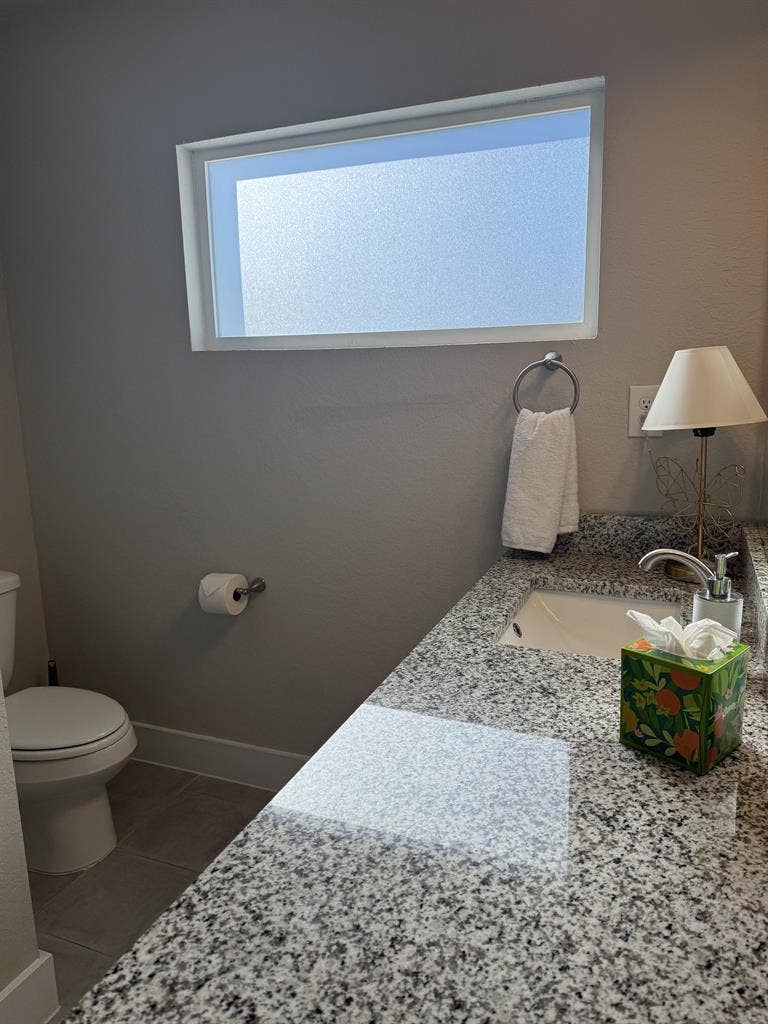 FURNISHED ROOMS w/In-Room Baths