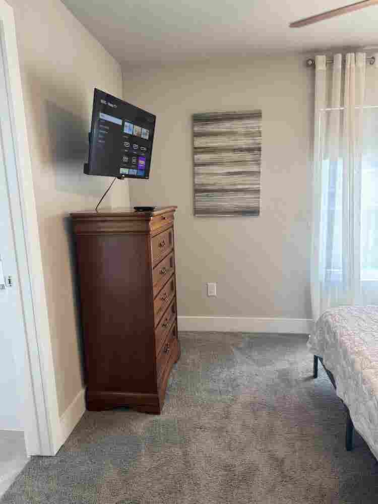 FURNISHED ROOMS w/In-Room Baths