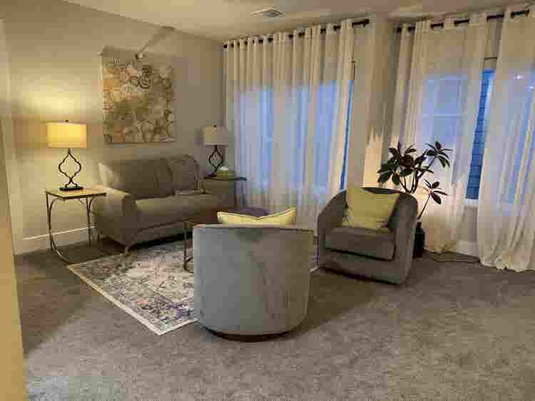 FURNISHED ROOMS w/In-Room Baths