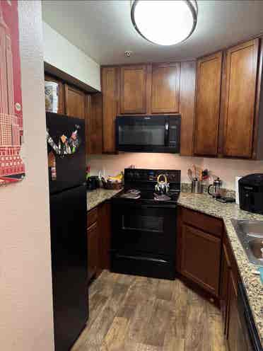 LOOKING FOR ROOMMATE