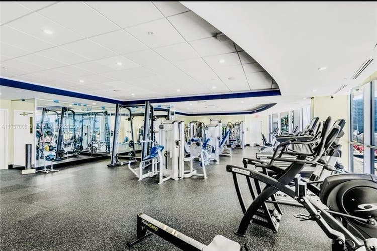 Female roommate needed  South Beach