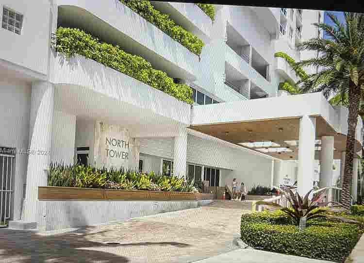 Female roommate needed  South Beach