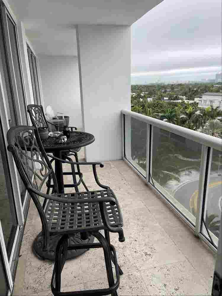 Female roommate needed  South Beach