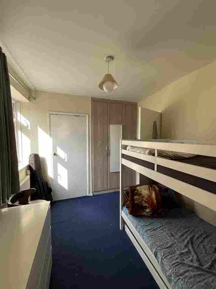 Female accommodation central linee