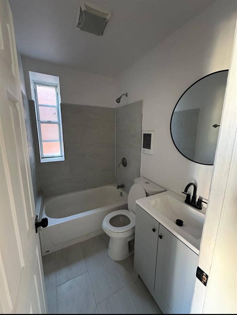 Spacious clean
rooms for rent