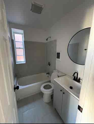 Spacious clean 
rooms for rent