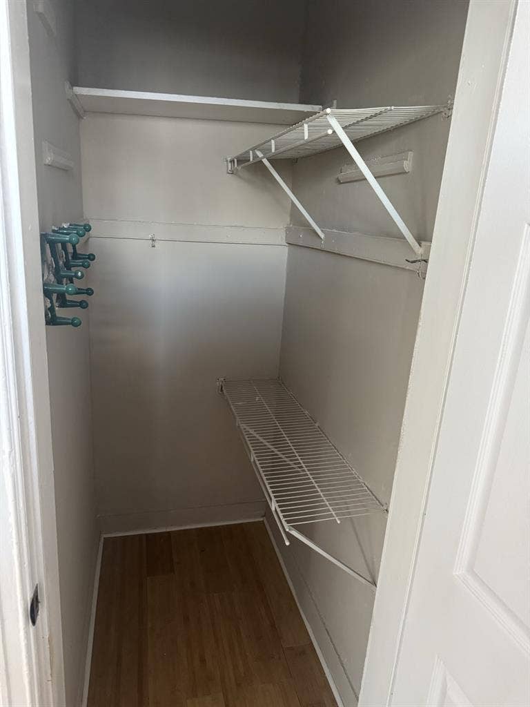 Spacious clean
rooms for rent