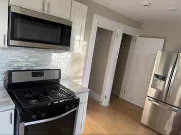 Spacious clean 
rooms for rent