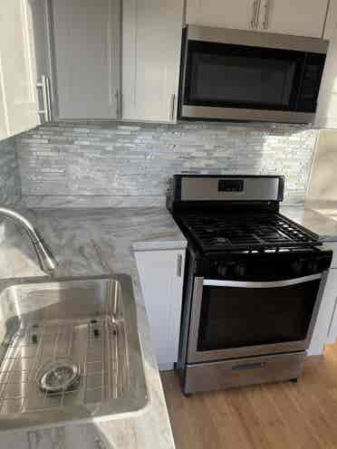 Spacious clean 
rooms for rent