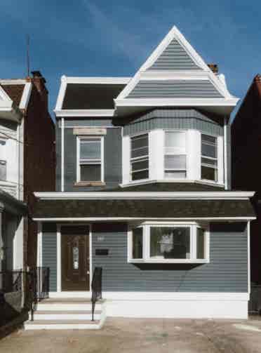 Spacious clean 
rooms for rent
