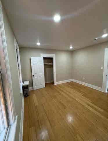 Spacious clean 
rooms for rent