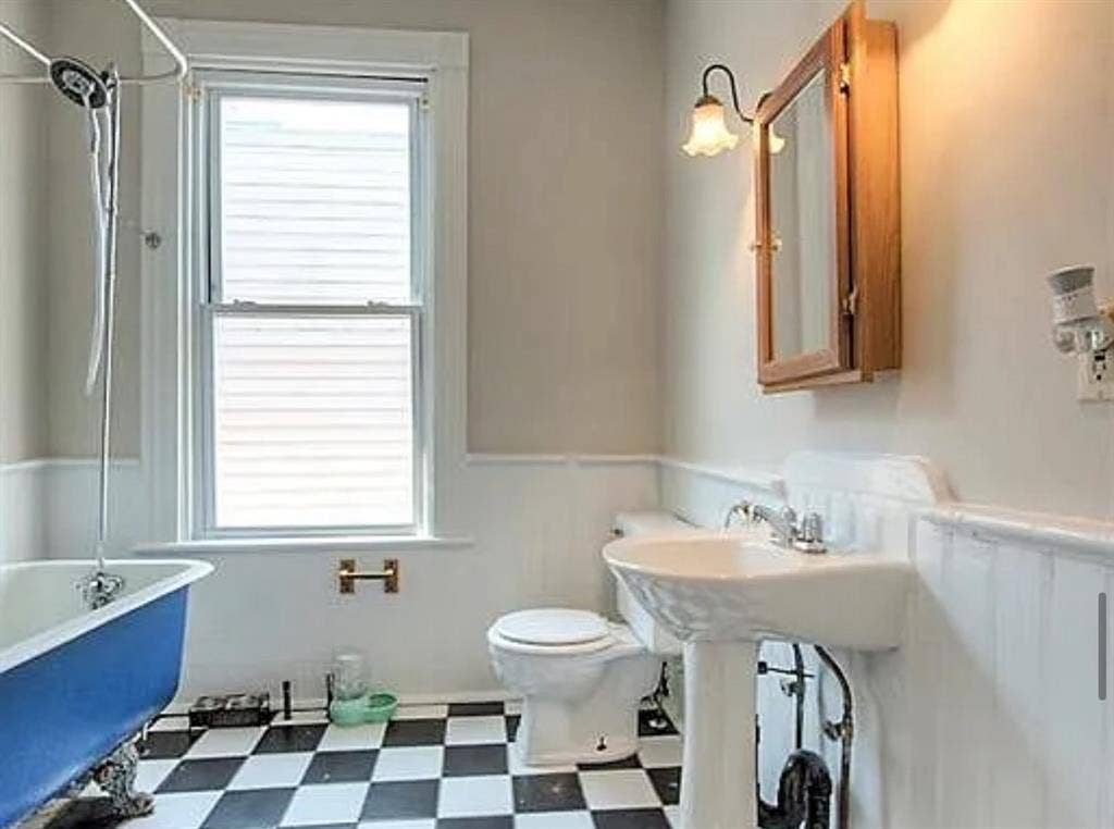ROOMMATE NEEDED!