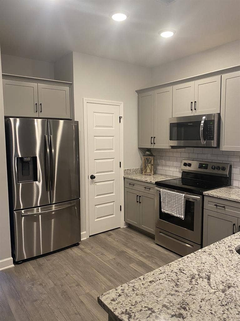 1 bed & private bath. Furnished.