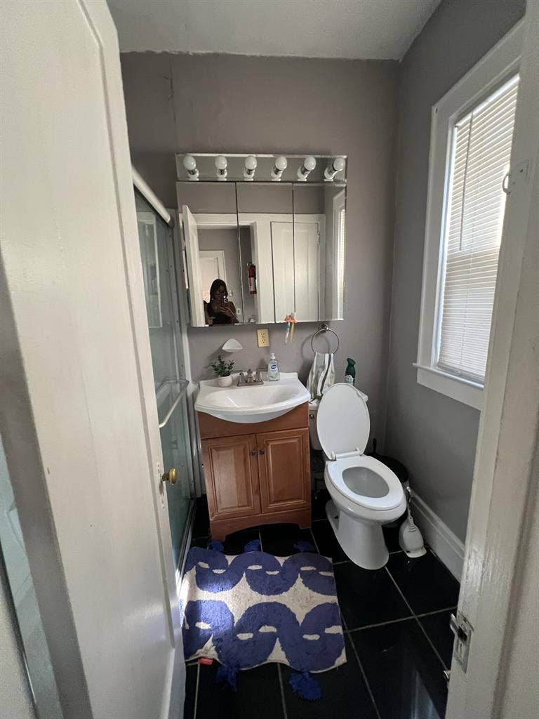 LOOKING FOR LEASE TAKEOVERR