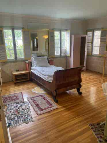 Silverlake Hilltop Home to share