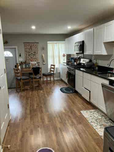 Fully furnished. House sharing.