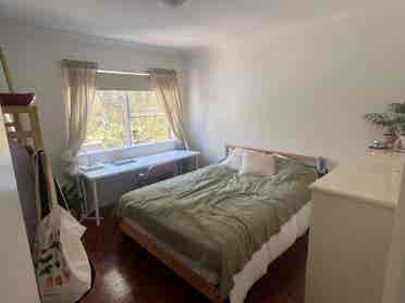 * BONDI BEACH * Room Available