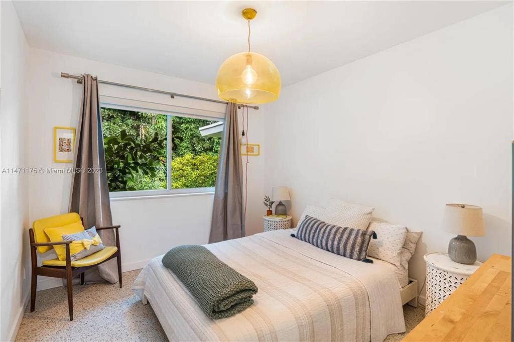 Cozy & Private 3-Bedroom wBackyard