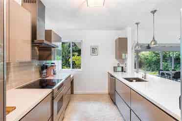 Cozy & Private 3-Bedroom wBackyard
