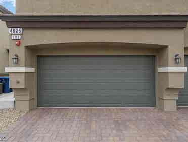 Room in lovely 2 story townhouse