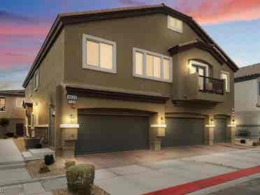Room in lovely 2 story townhouse