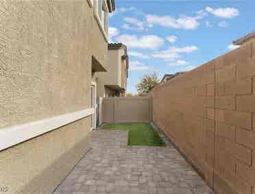 Room in lovely 2 story townhouse